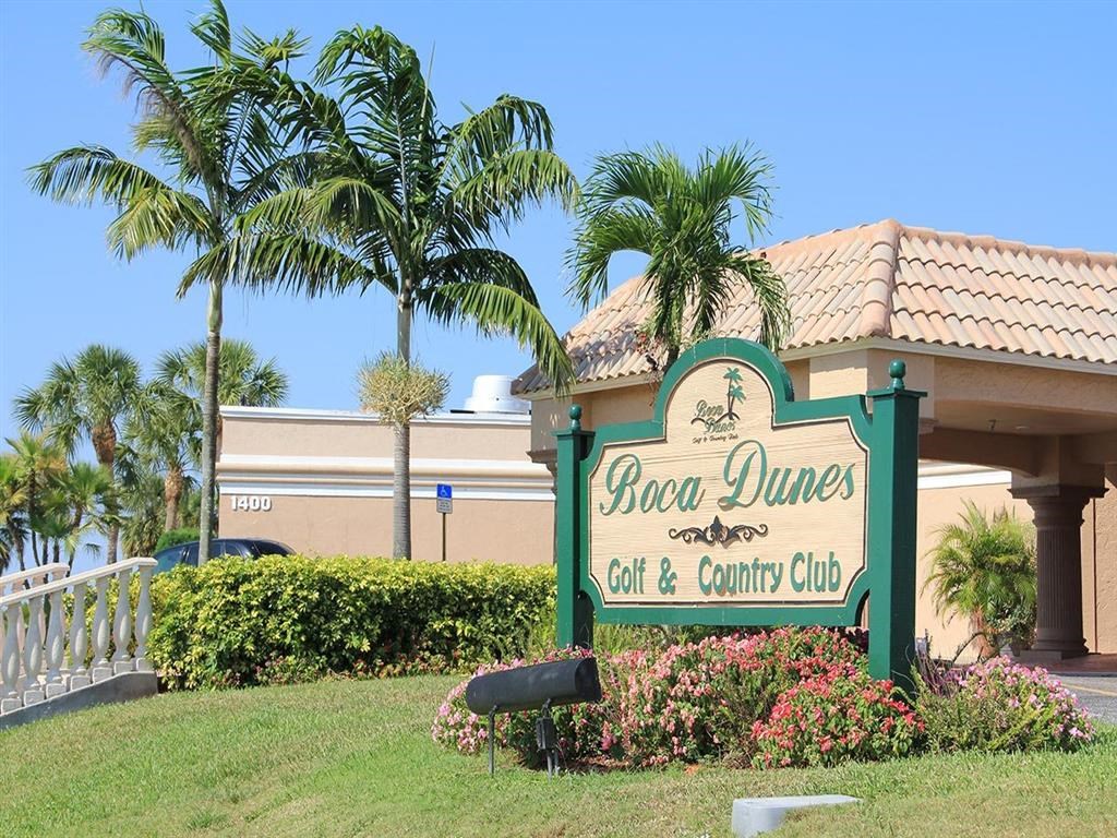 A green sign that says Boca Dunes Golf & Country Club.